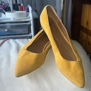 Susina Onica-Lea Goldenrod Yellow SUEDE Leather Low Block Heel Pump, size10